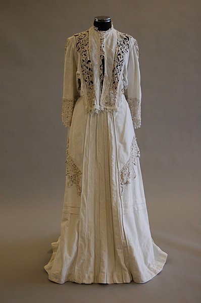 A summer ensemble, comprising: white linen boler - 3