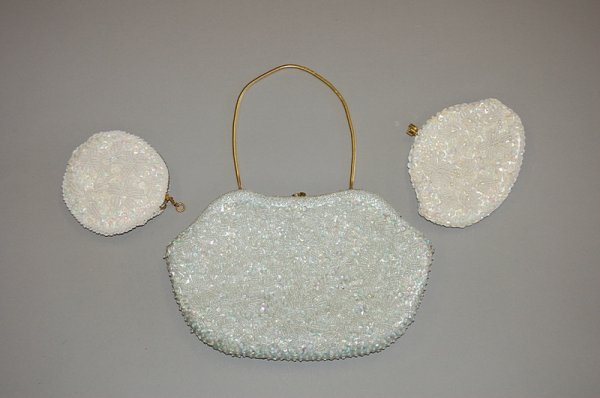 A group of accessories 1930s-60s, including leath - 10