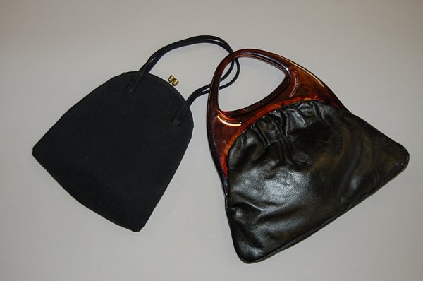 A group of accessories 1930s-60s, including leath - 5