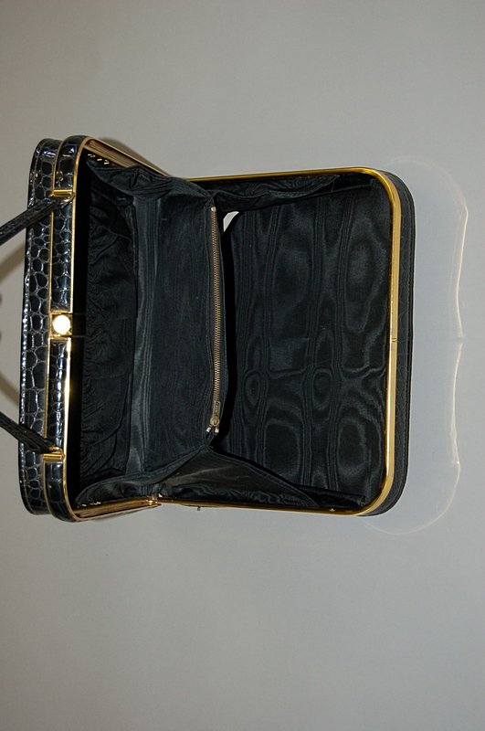 A group of accessories 1930s-60s, including leath - 7