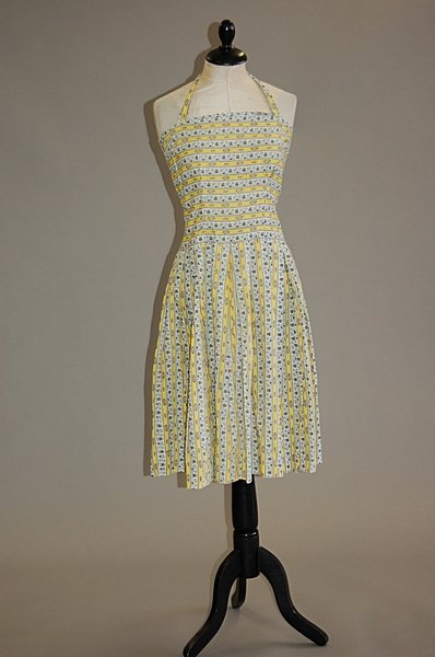 A group of 1940s-50s clothing, 9 ensembles includ - 5