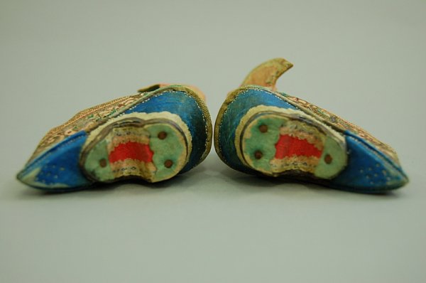 A pair of tiny lotus-bud slippers for bound feet, - 4