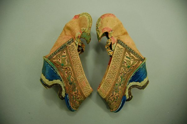 A pair of tiny lotus-bud slippers for bound feet, - 5