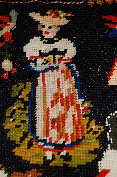 A miscellaneous group of embroideries and trimmin - 4