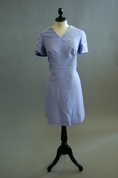 A Norman Hartnell lilac silk ensemble, 1960s, lab - 2