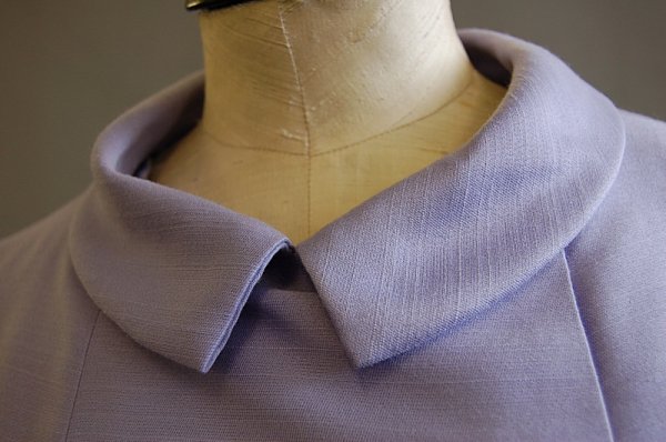 A Norman Hartnell lilac silk ensemble, 1960s, lab - 4