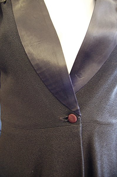 An Ossie Clark black moss crepe trouser suit, 196 - 5