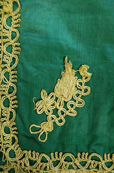 Two reversible Paisley shawls, probably French ci - 6