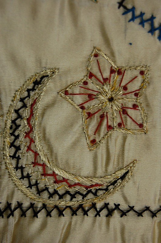 Two reversible Paisley shawls, probably French ci - 7