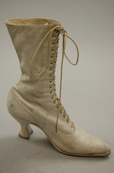 A good group of ladies boots, 1910-1930s, seven pai - 2