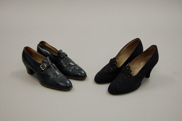 Ladies footwear, 17 pairs including 1930s navy bro - 3