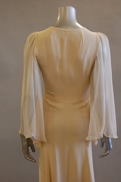 An Alice Pollock beige and oyster moss crepe and - 4