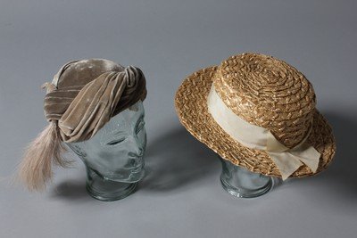 A general group of accessories, mainly 1950s, including: A general group of accessories, mainly 1950s, including umbrella, beige velvet toque, three pairs of shoes, powder compacts, gloves, stoles; together with two 1940s bags and a 1960s book of evening go