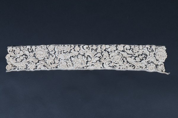 A good group of Italian needlepoint lace, 17th century.: A good group of Italian needlepoint lace, 17th century. including a good length of Gros Point de Venise with elaborate ribbed cordonnets, 9 by 58cm; two good lengths of Rose Point, 8 by 94cm, 12 by 15