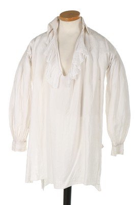 A fine linen gentleman's shirt, 18th century, of (1 of 5)