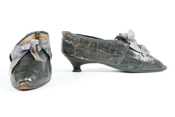 A pair of midnight blue morocco leather women's shoes, (1 of 7)