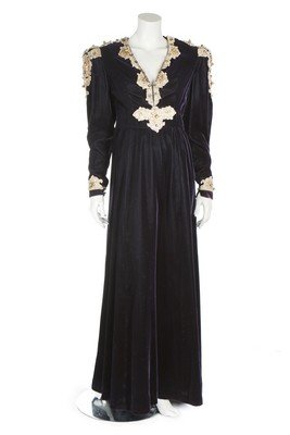 An Oscar de la Renta dark purple velvet evening gown (1 of 6)