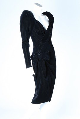 An Yves Saint Laurent couture black velvet cocktail (1 of 4)