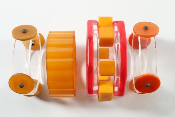 A collection of bangles, mainly 1930s-70s, approx. 95 (1 of 4)