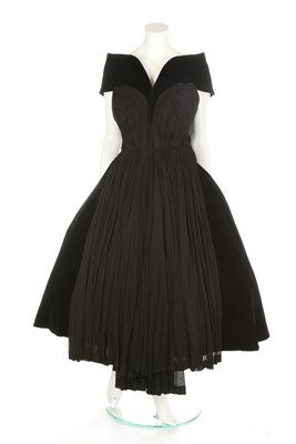 A Madame Grès couture pleated silk jersey and velvet (1 of 6)