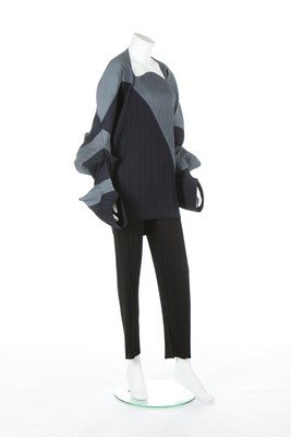 An Issey Miyake Rhythm Pleats curved polyester (1 of 8)