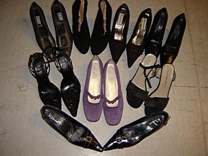 A large lot of ladies shoes, 1990s, approx. 60 pa: A large lot of ladies shoes, 1990s, approx. 60 pairs, including heels, evening shoes flannels, by Carvella, Shelly, DKNY, and others, UK sizes 4-8, (qty, 2 boxes)