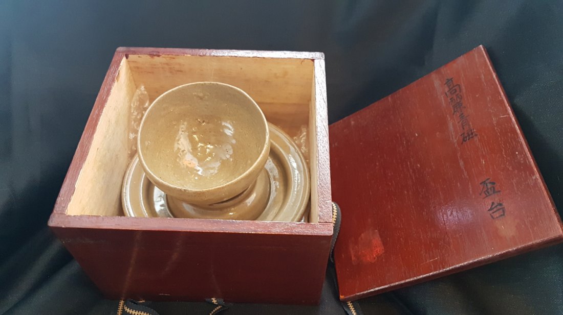 Korean Celadon KoRyeo tea cup&plate with Wooden Storage (1 of 10)