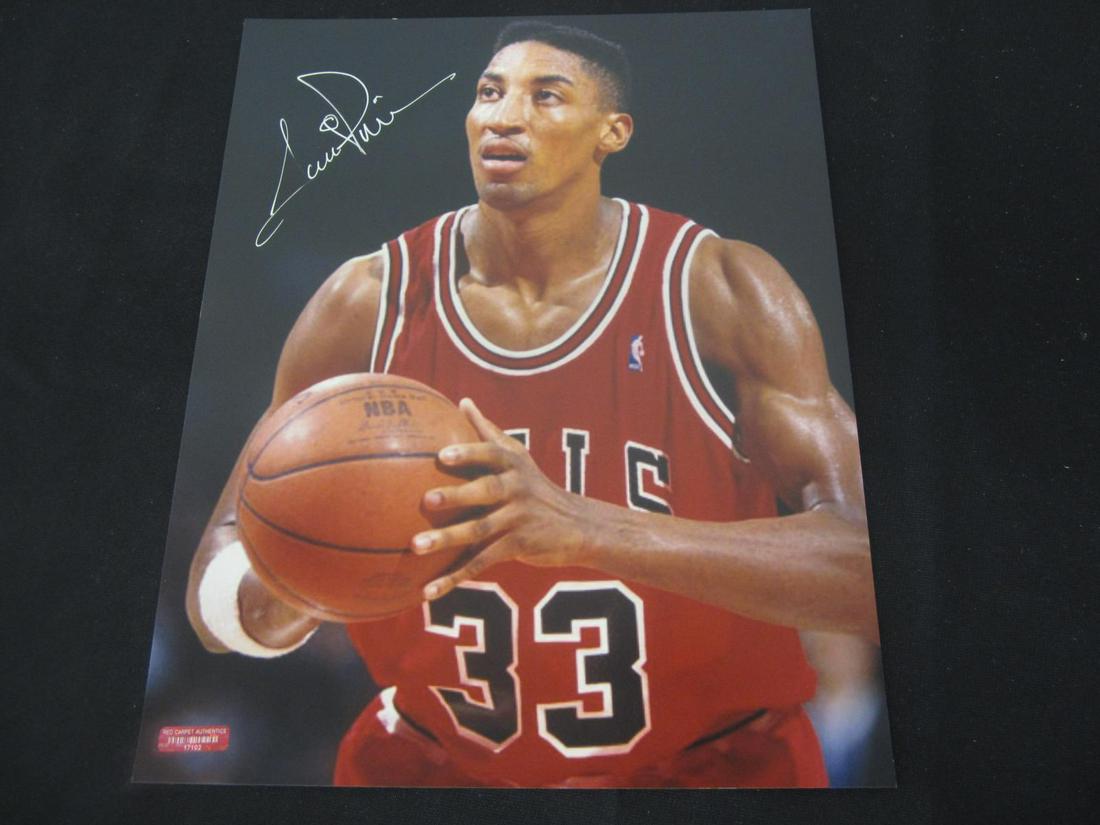 SCOTTIE PIPPEN SIGNED 8X10 PHOTO WITH COA BULLS (1 of 2)