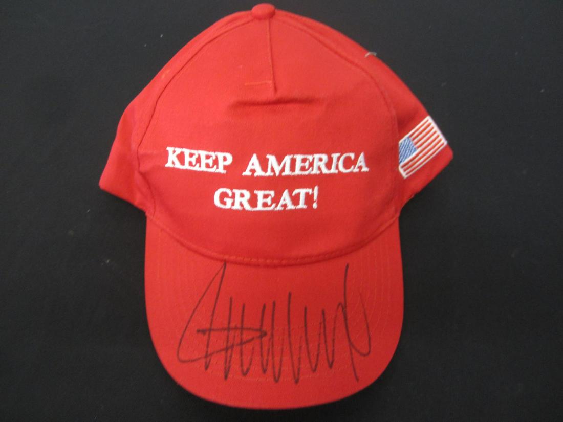 DONALD TRUMP SIGNED BALL CAP WITH COA PRESIDENT (1 of 2)