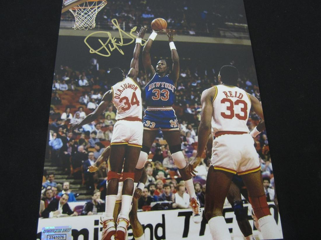 PATRICK EWING AUTOGRAPHED 8X10 PHOTO W/COA: PATRICK EWING AUTOGRAPHED 8X10 PHOTO WITH COA KNICKS