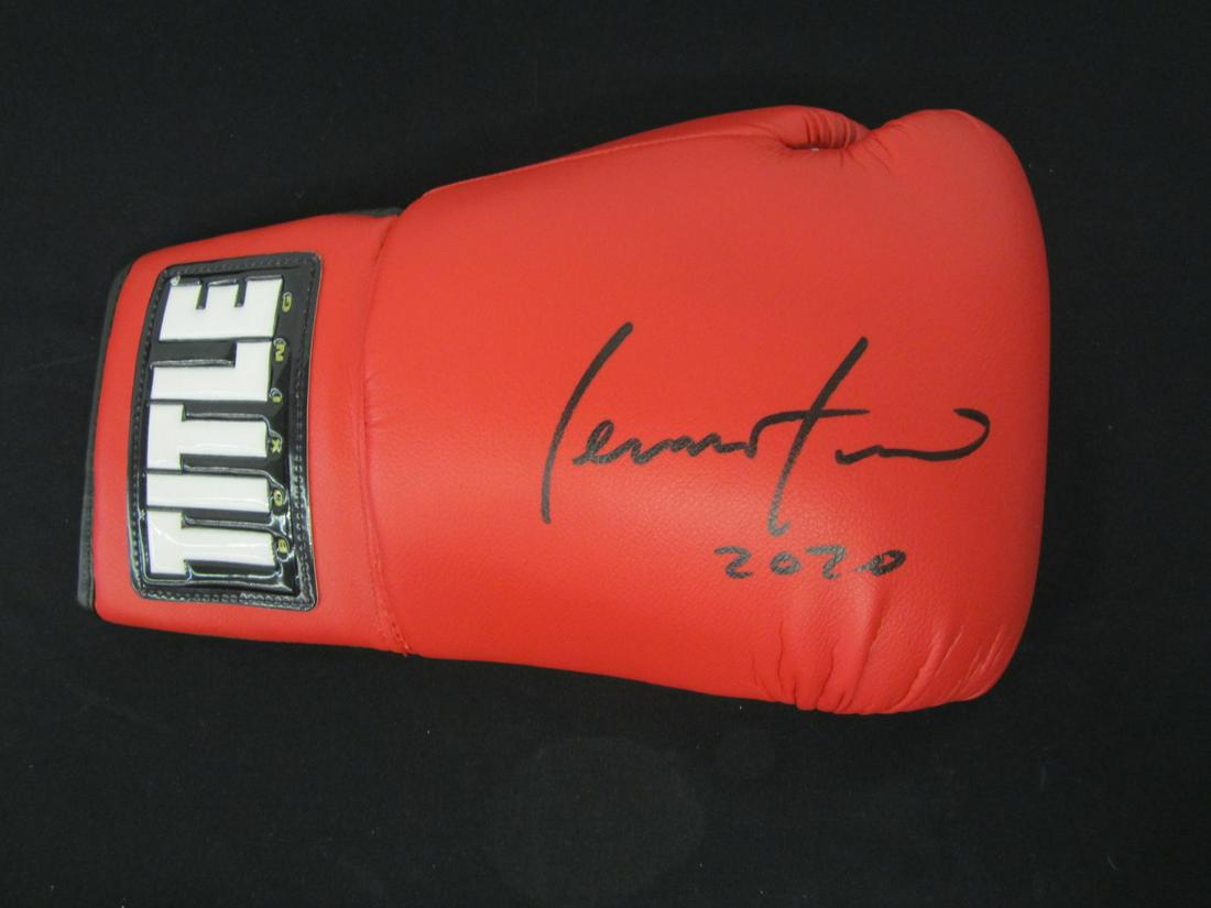 LENNOX LEWIS AUTOGRAPHED BOXING GLOVE W/COA: LENNOX LEWIS AUTOGRAPHED BOXING GLOVE WITH COA