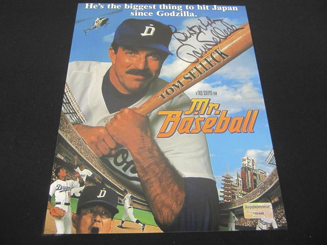 TOM SELLECK AUTOGRAPHED 8X10 PHOTO W/COA (1 of 2)