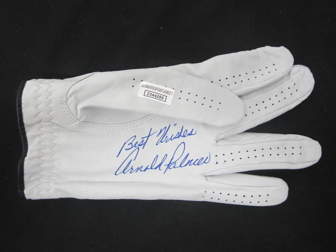 ARNOLD PALMER SIGNED GOLF GLOVE W/COA: ARNOLD PALMER SIGNED GOLF GLOVE WITH AUTHENTICATION DIRECT COA