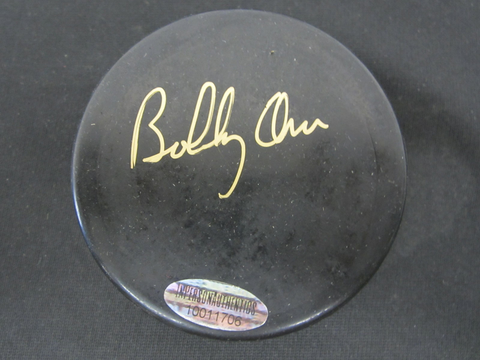 BOBBY ORR SIGNED HOCKEY PUCK W/COA (1 of 2)