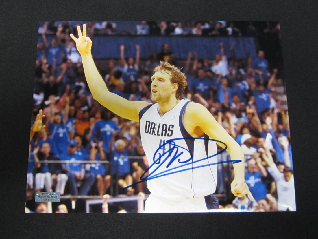 DIRK NOWITZKI SIGNED 8.5X11 PHOTO W/COA (1 of 2)