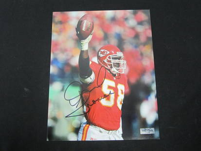 DERRICK THOMAS SIGNED 8X10 PHOTO W/COA: DERRICK THOMAS SIGNED 8X10 PHOTO WITH HERITAGE COA CHIEFS