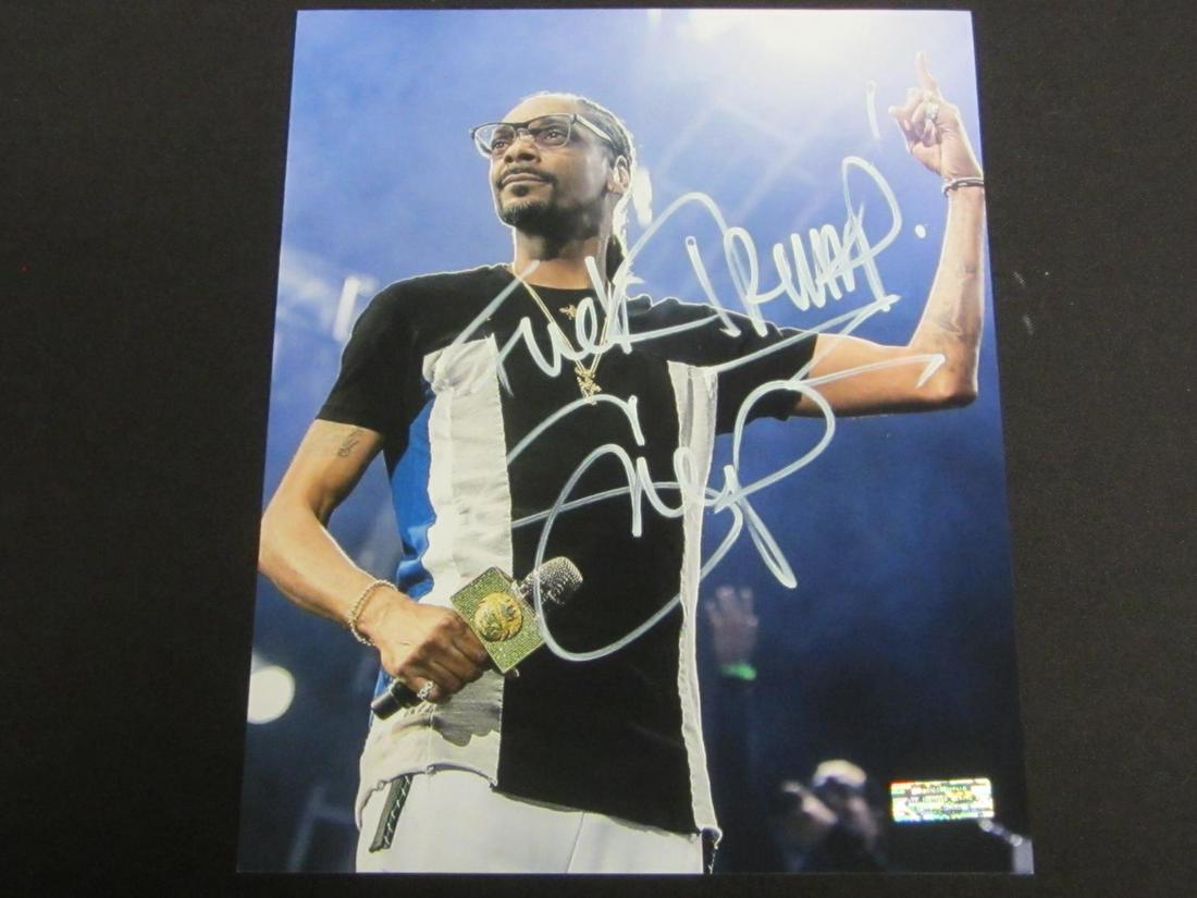 SNOOP DOGG SIGNED 8X10 PHOTO W/ COA (1 of 2)