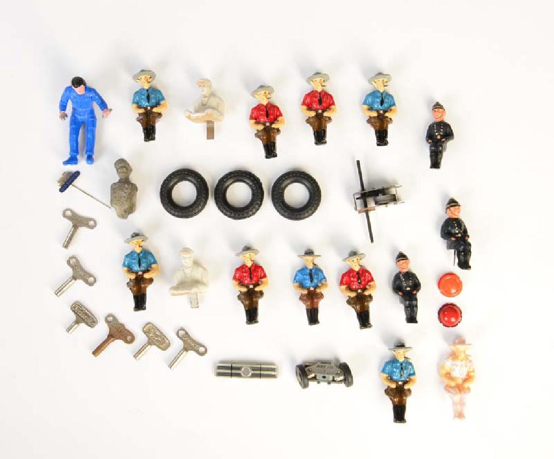 Froeha u.a., Konvolut Figuren, Schluessel + Ersatzteile (1 of 1)