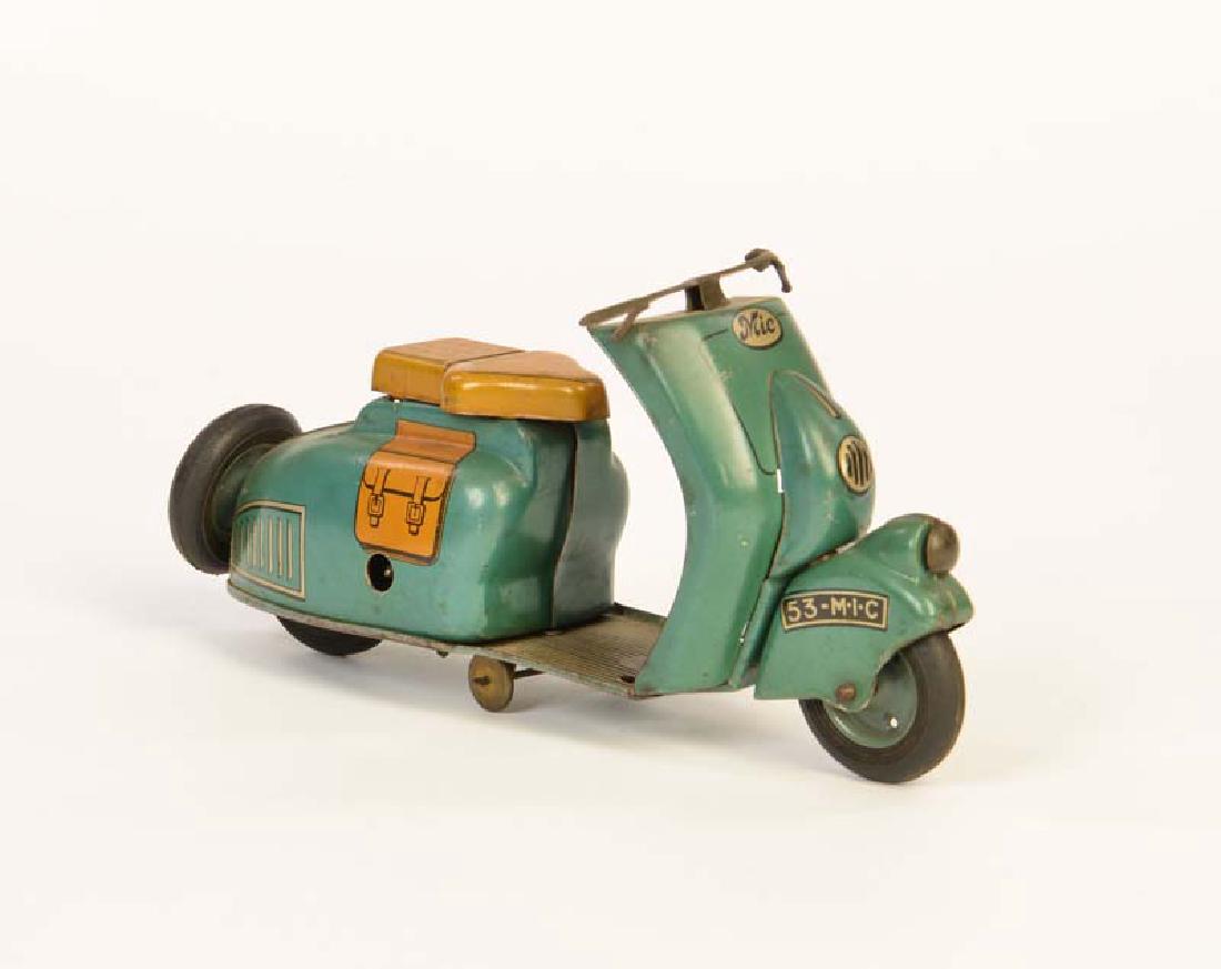 MIC, Motorroller (1 of 1)