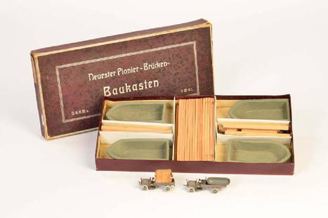 O. + M. Hausser, Pionier Brueckenbaukasten um 1910: O. + M. Hausser, Pionier Brueckenbaukasten um 1910, Germany VK, 41x19 cm, GemBw, Okt Z 2, mit 2 Plank LKWs, 1 Rad lose, sehr schoener Originalzustand