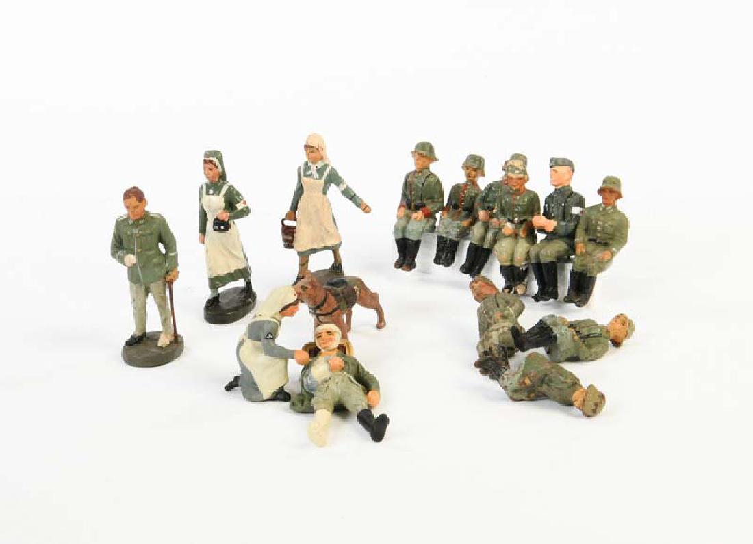 Lineol, Elastolin: 8 sitzende + 8 Lazarett Figuren (1 of 1)