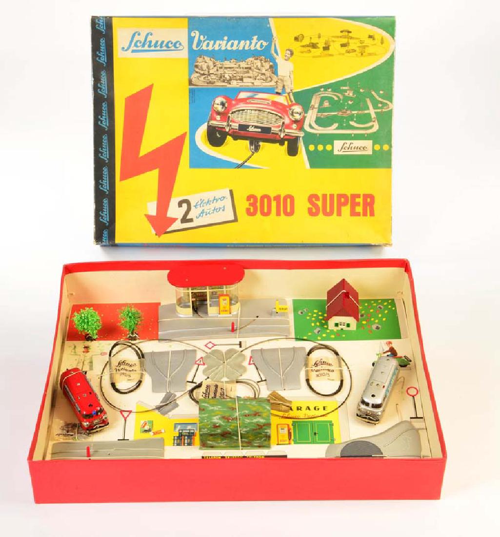 Schuco, Tankstellenspiel 3010 Super mit 2 Autos (1 of 1)