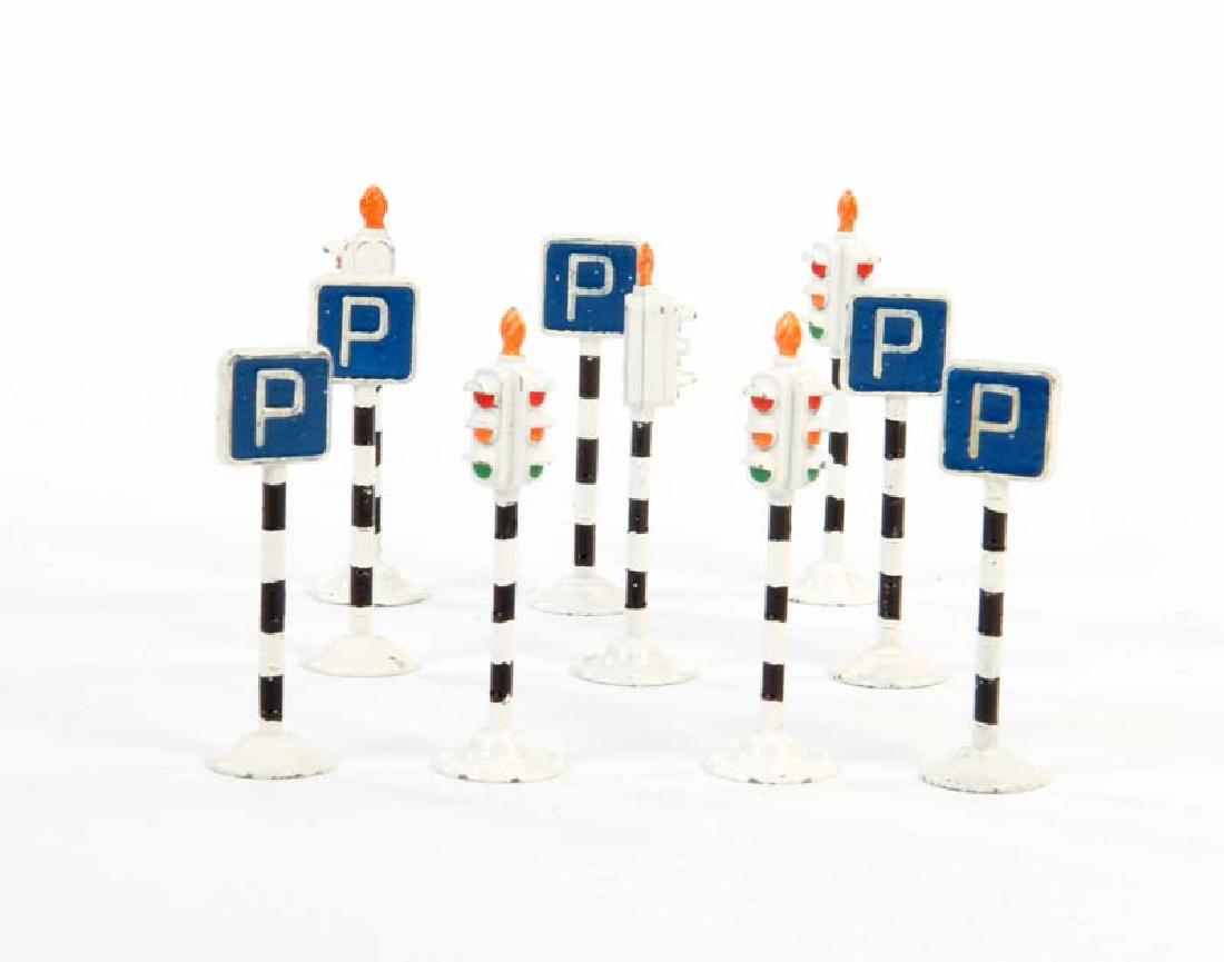 Gilgo/Lesney, 10x Ampel + Parkschilder (1 of 1)