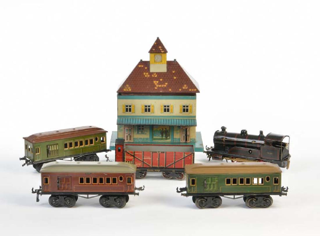 Bing, Lok mit 4  Wagen + Kleinem Bahnhof (1 of 1)