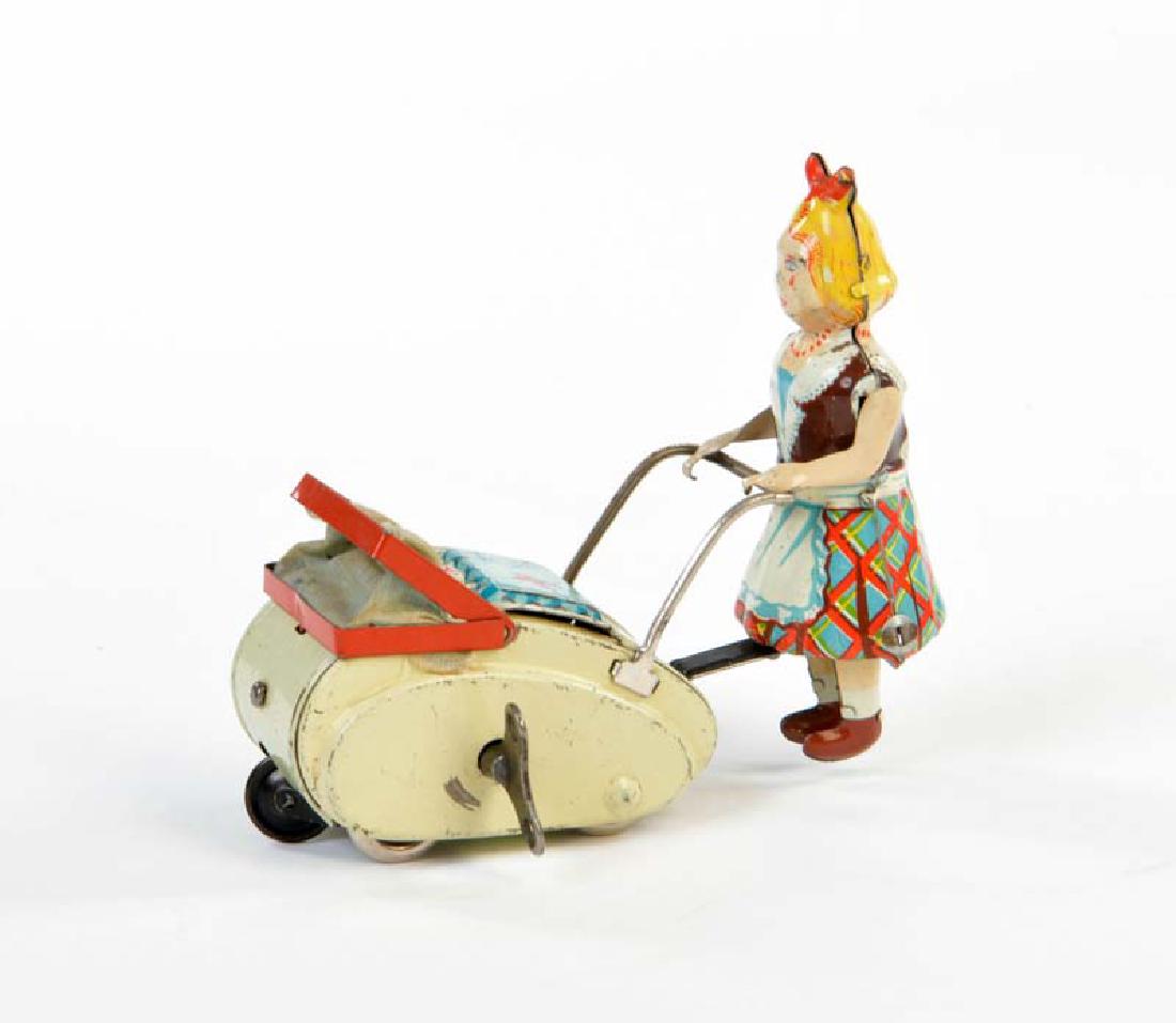 Goeso, Maedchen mit Puppenwagen (1 of 1)