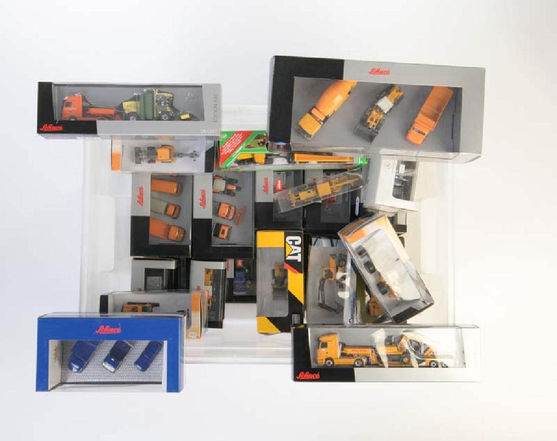 Schuco u.a., 30 Baumaschinen u.a. (1 of 1)