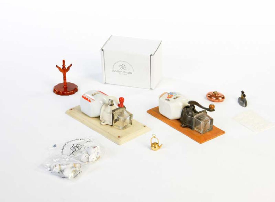 2 Kaffee Muehlen + Puppengeschirr aus Porzellan (1 of 1)