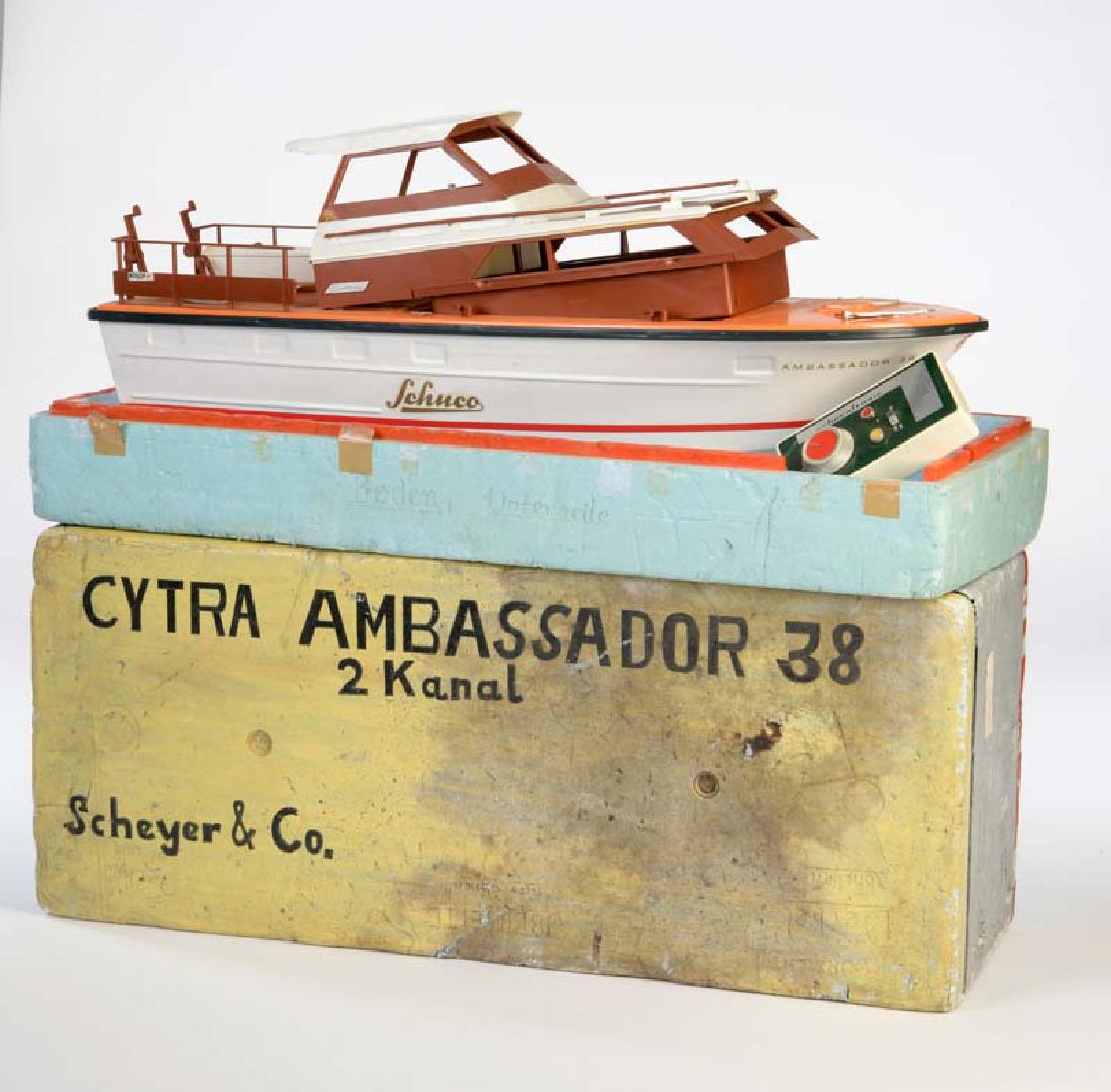 Schuco, Elektrisches Fernlenkboot "Ambassador 38" (1 of 1)