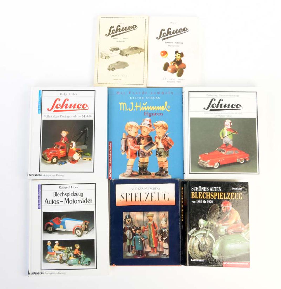 Schuco u.a., 8 Buecher Spielzeug (1 of 1)