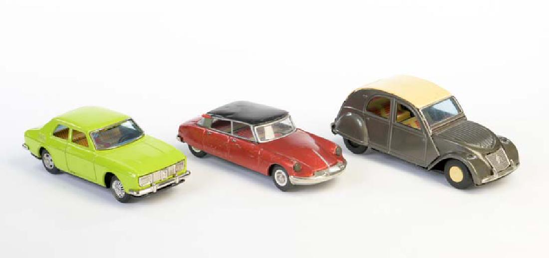 Joustra, Daiya, 3 Autos (1 of 1)